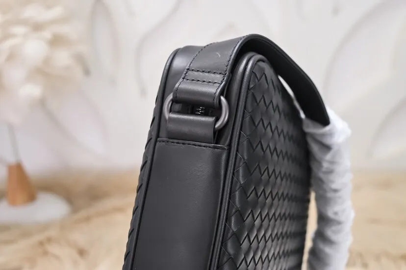 All categories 💚 Top version men’s bags 💚 BV 2024 new BV crossbody bag